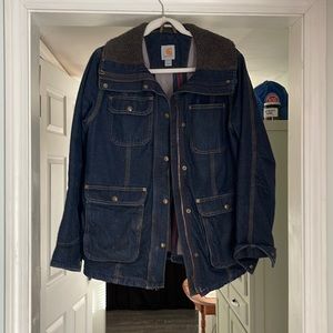Amazing women’s Carhartt jacket excellent used condition!!!